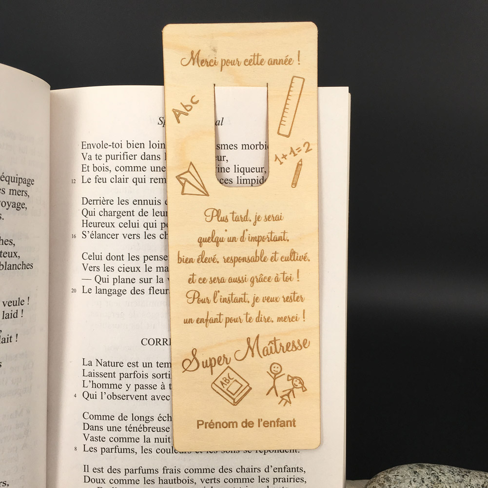 marque page personnalisé en bois gravé idée cadeau maîtresse fin d'année scolaire