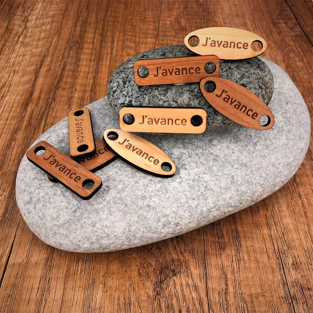 bijoux de chaussure personnalisés gravés en bois