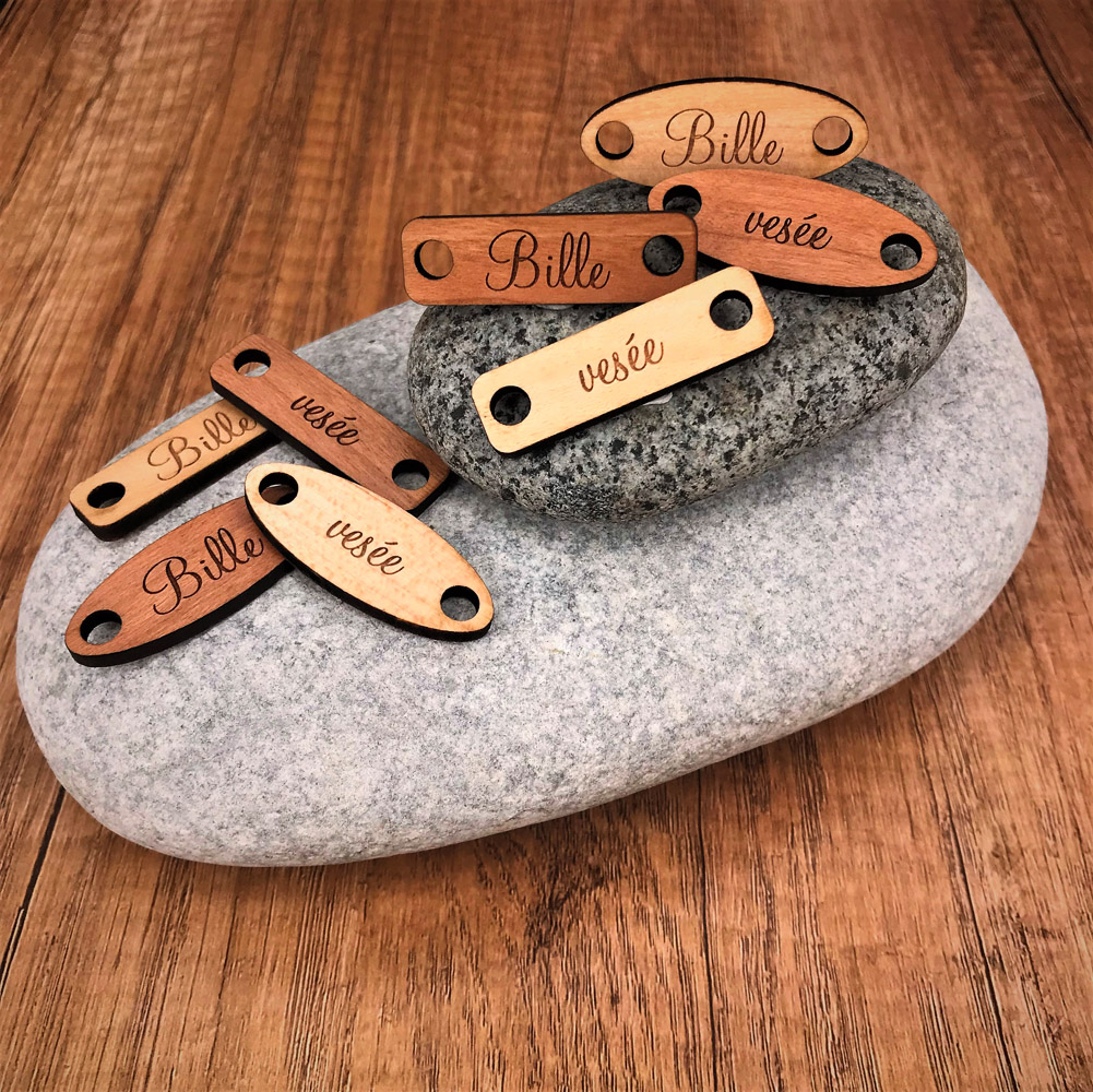 bijoux de chaussure personnalisés gravés en bois