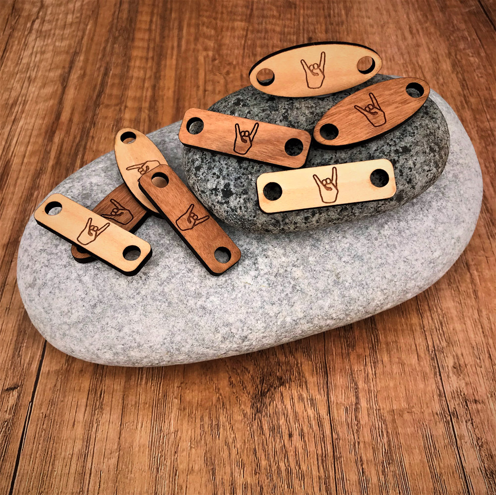 bijoux de chaussure personnalisés gravés en bois