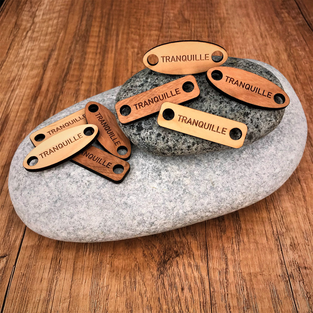 bijoux de chaussure personnalisés gravés en bois