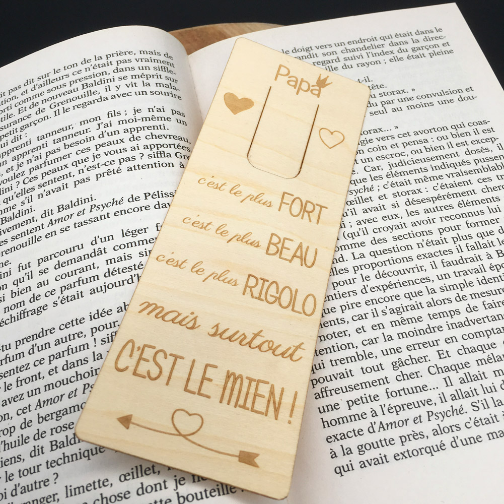 marque-page personnalisé en bois gravé