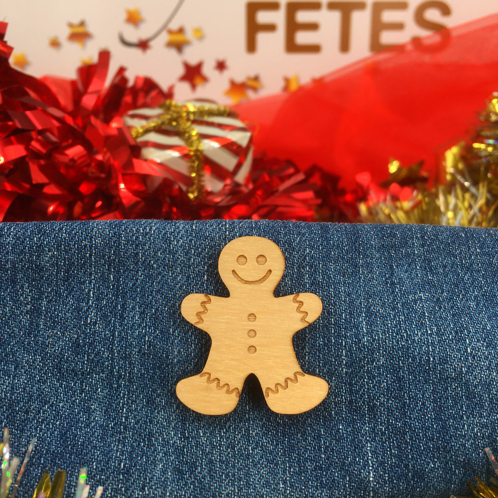 pin's bois personnalisé gravé bonhomme pain d'épices