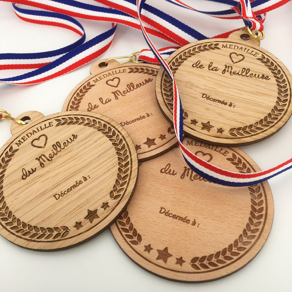 médaille bois personnalisable hetre et chene modèles meilleur et meilleure