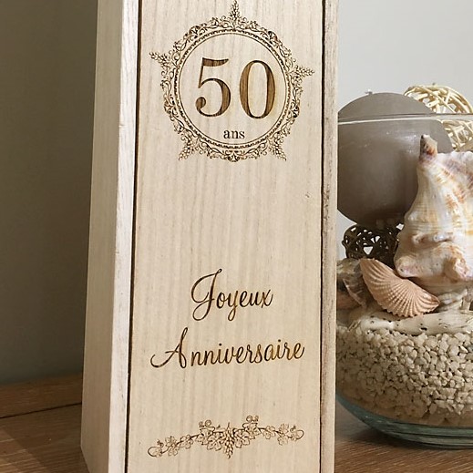 coffret bouteille bois personnalisé anniversaire zoom