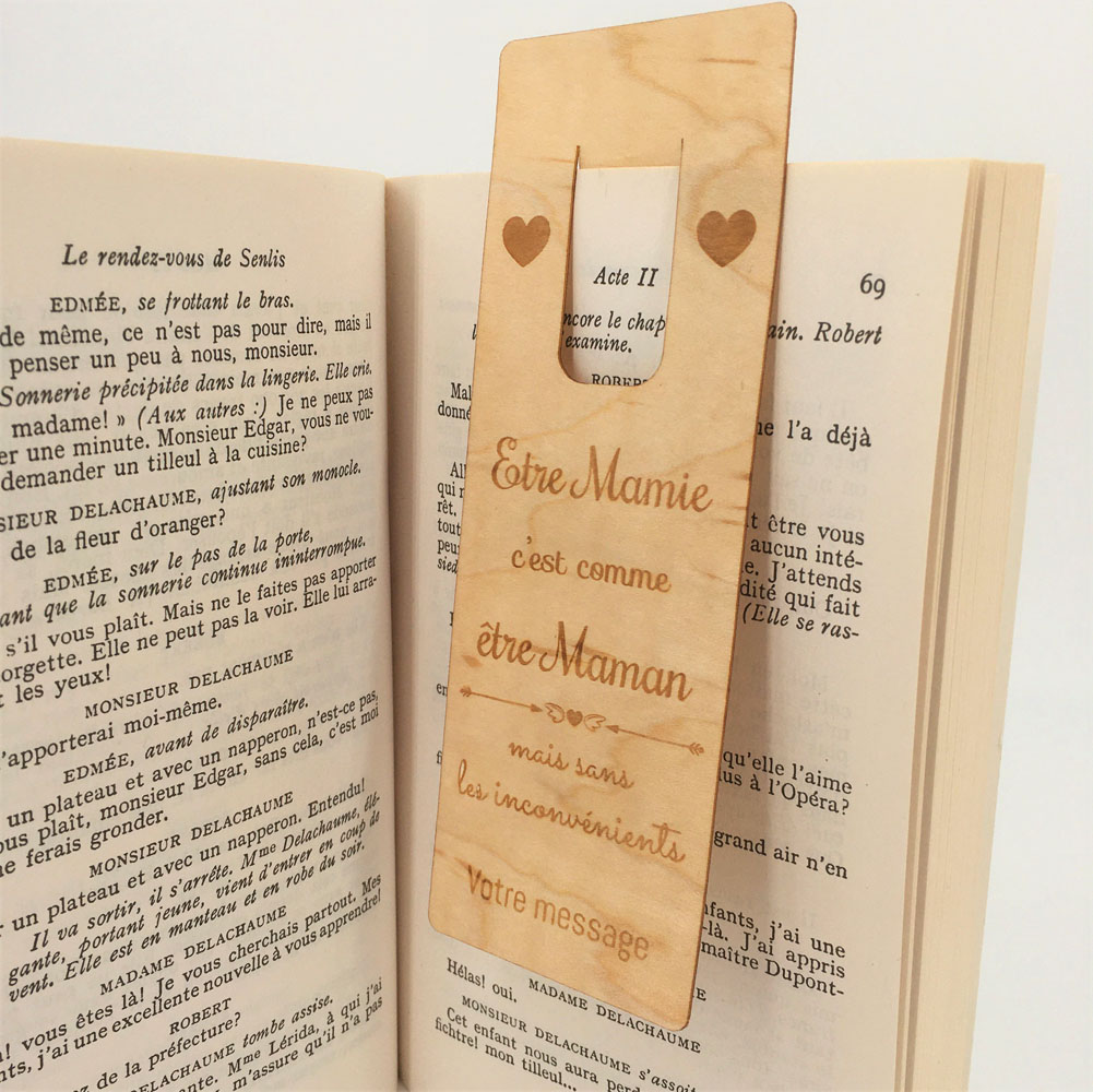 marque-page bois personnalisé être mamie et livre