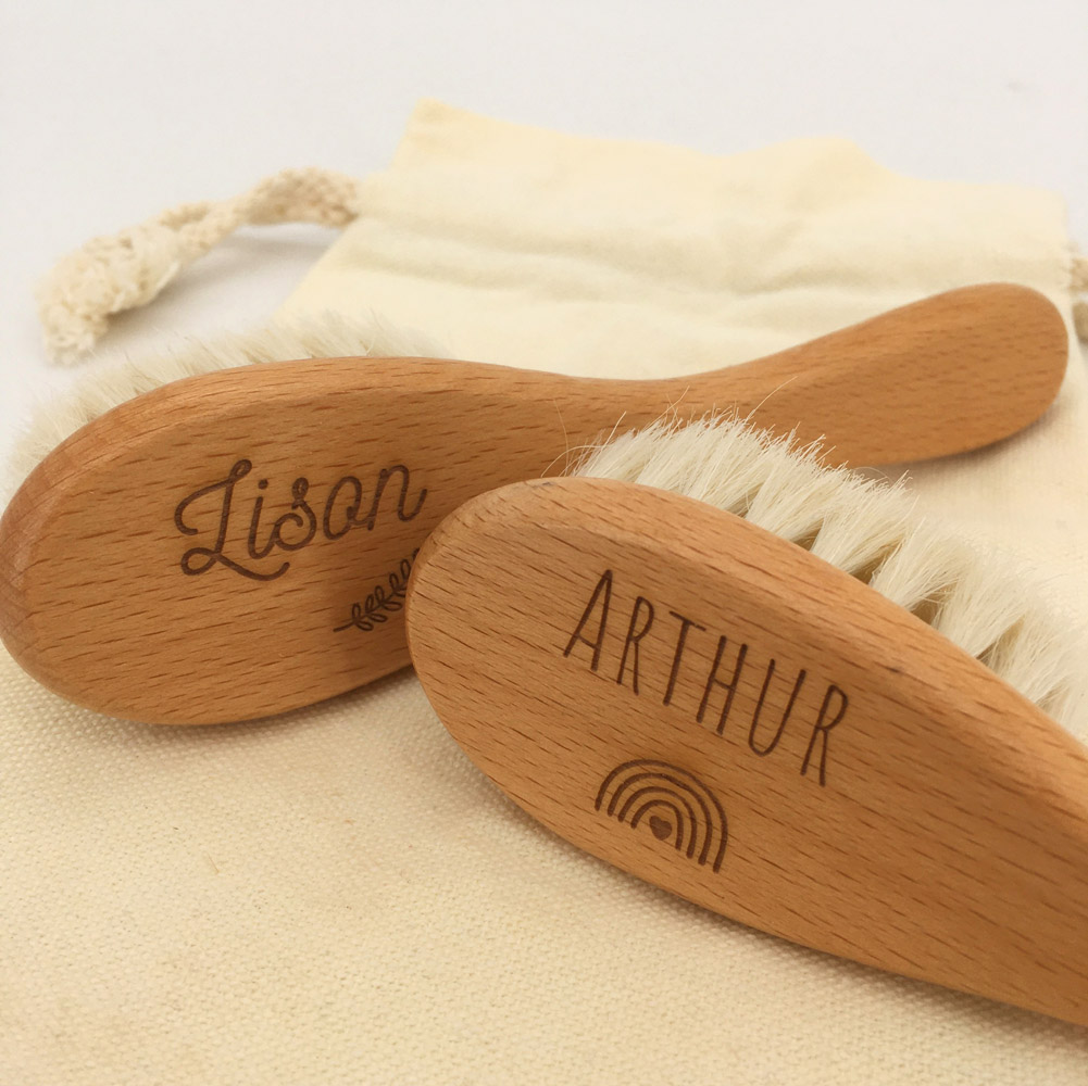 brosse pour bébé en bois personnalisée