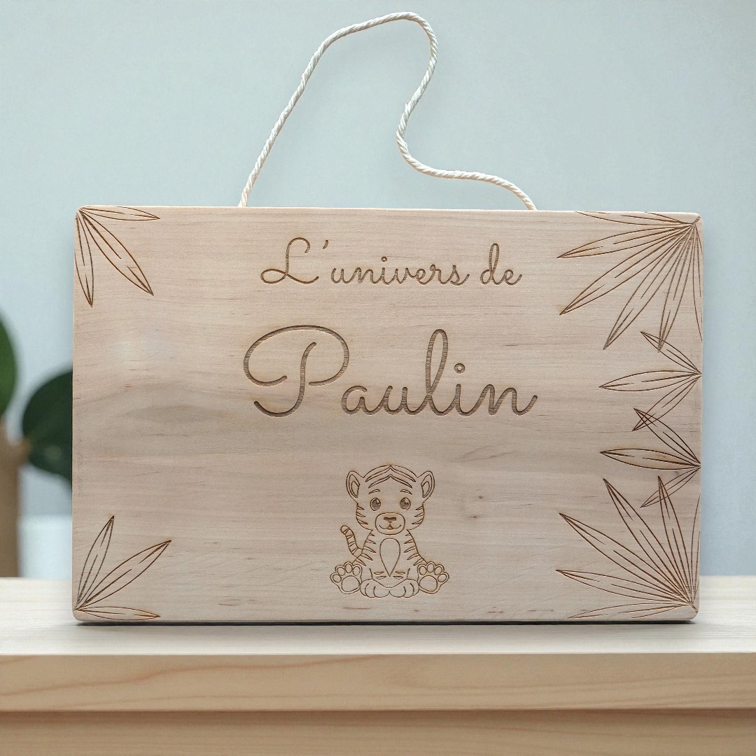 Plaque déco bois A4 en aulne format paysage avec cordelette pour l'accrochage idée déco chambre d'enfant
